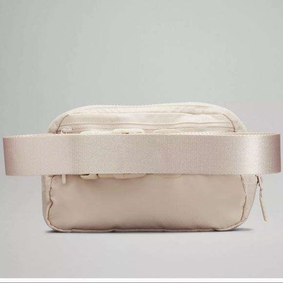 Lululemon Everywhere Belt Bag White Opal NWT ORIGINAL EBB - Picture 3 of 11
